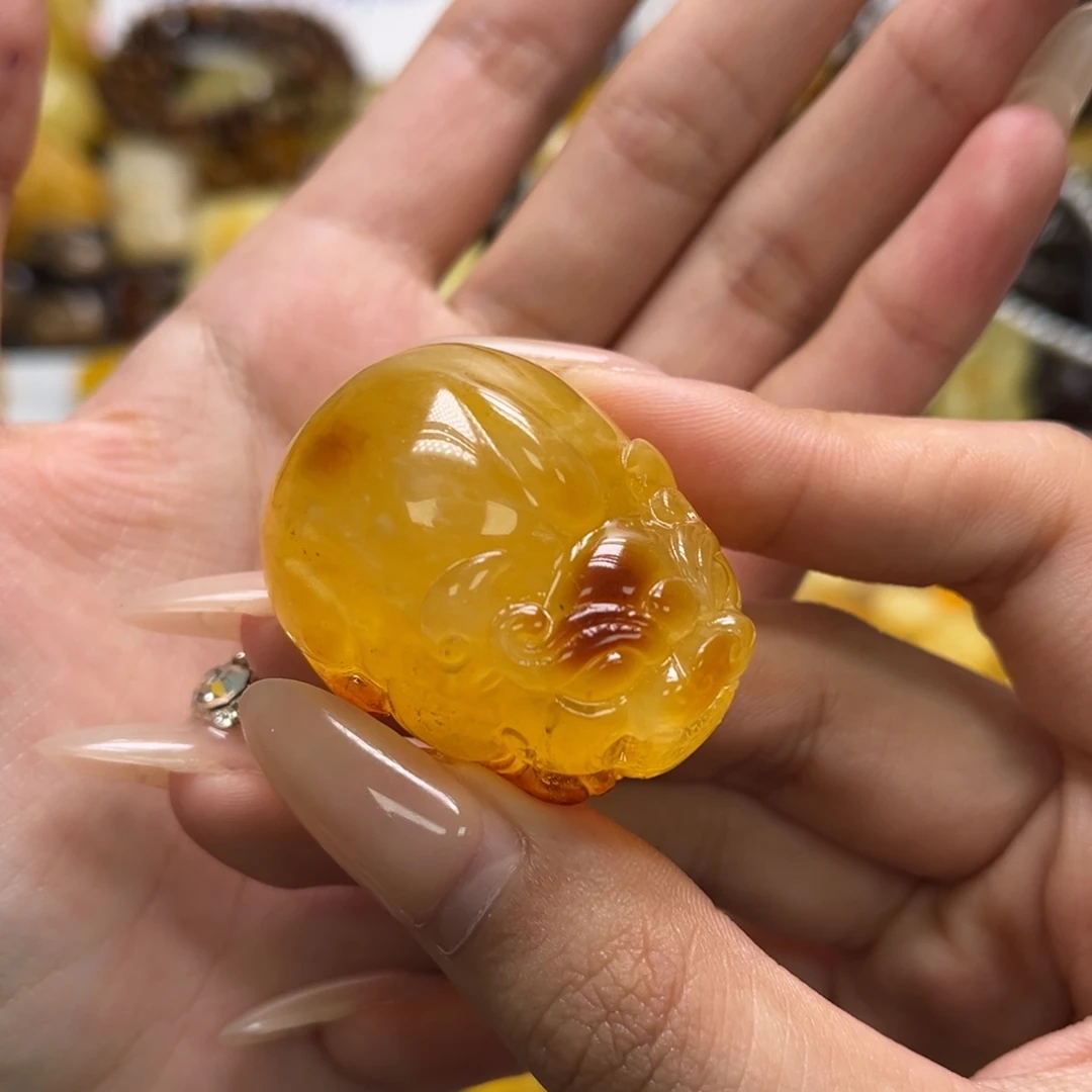 琥珀未镶嵌裸石天然琥珀胶皮貔貅手把