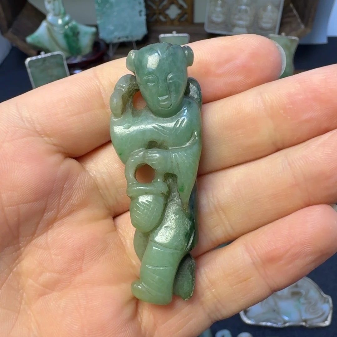 翡翠颈饰未镶嵌翡翠颈饰未镶嵌..
