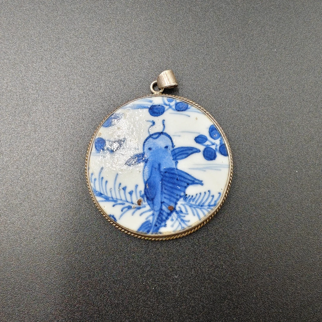 明嘉靖鱼藻纹瓷片镶嵌银吊坠【华夏藏古】052032