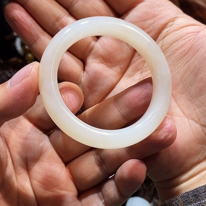 青***草和田玉未镶嵌颈饰