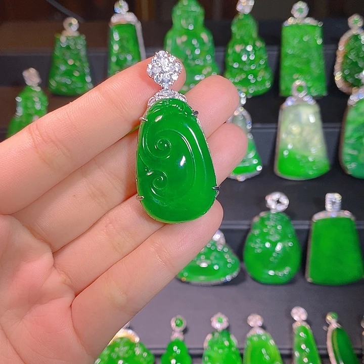 翡翠银S925镶嵌颈饰是