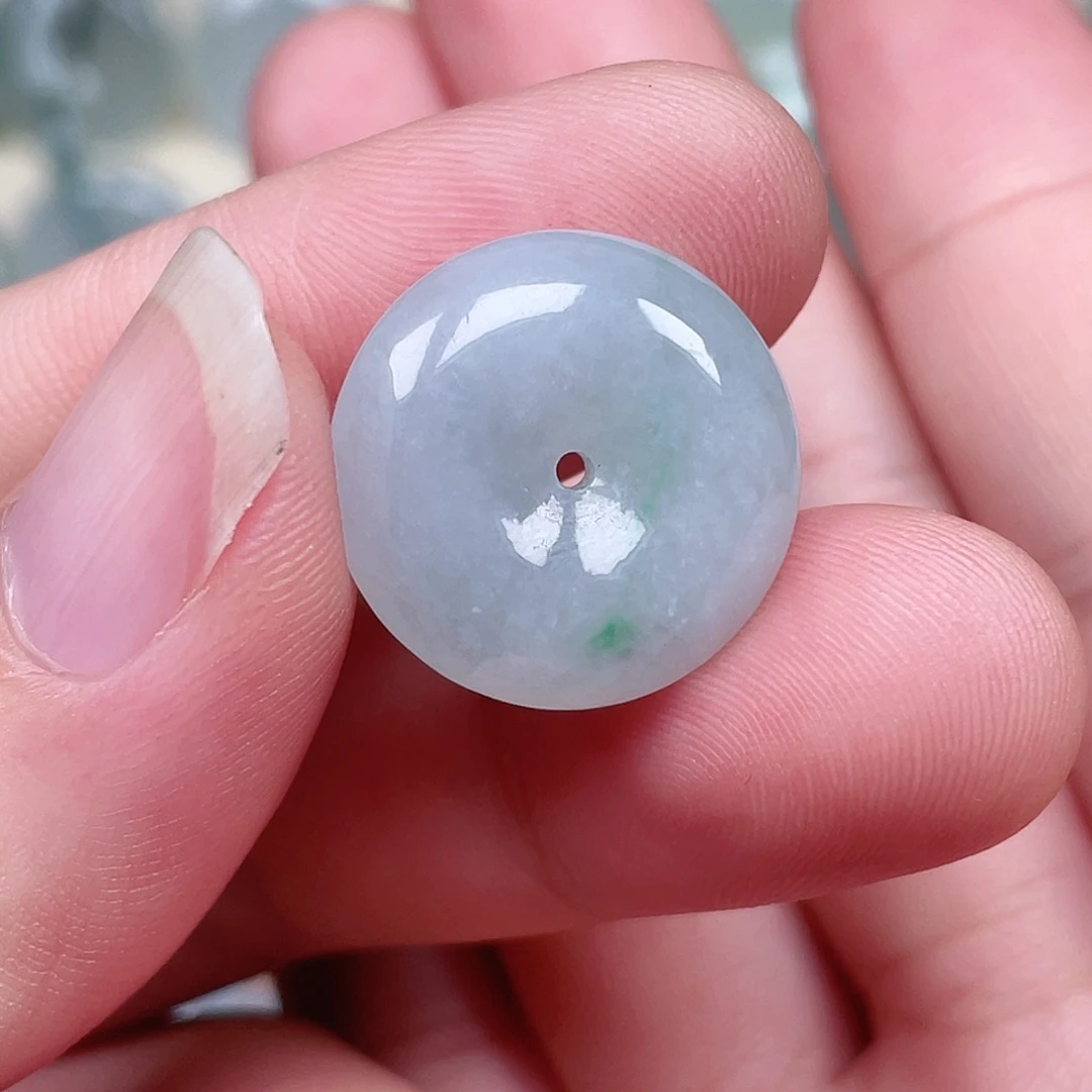 翡翠未镶嵌颈饰平安扣