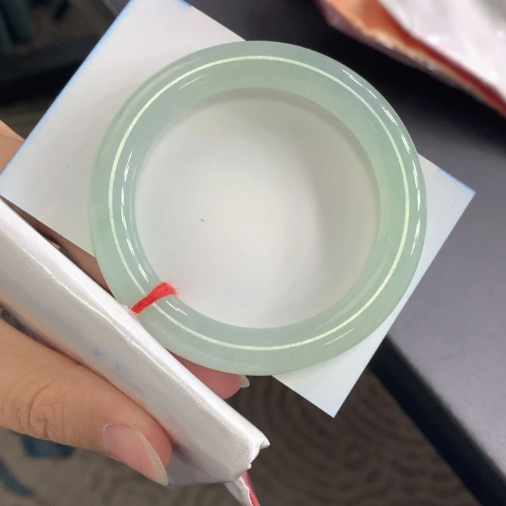 翡翠手镯未镶嵌翡翠