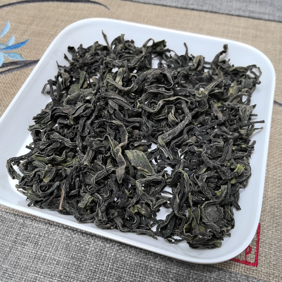 婺源高山野生大叶苦丁，生石缝、隐林海，终得苦尽甘来（原味好茶)