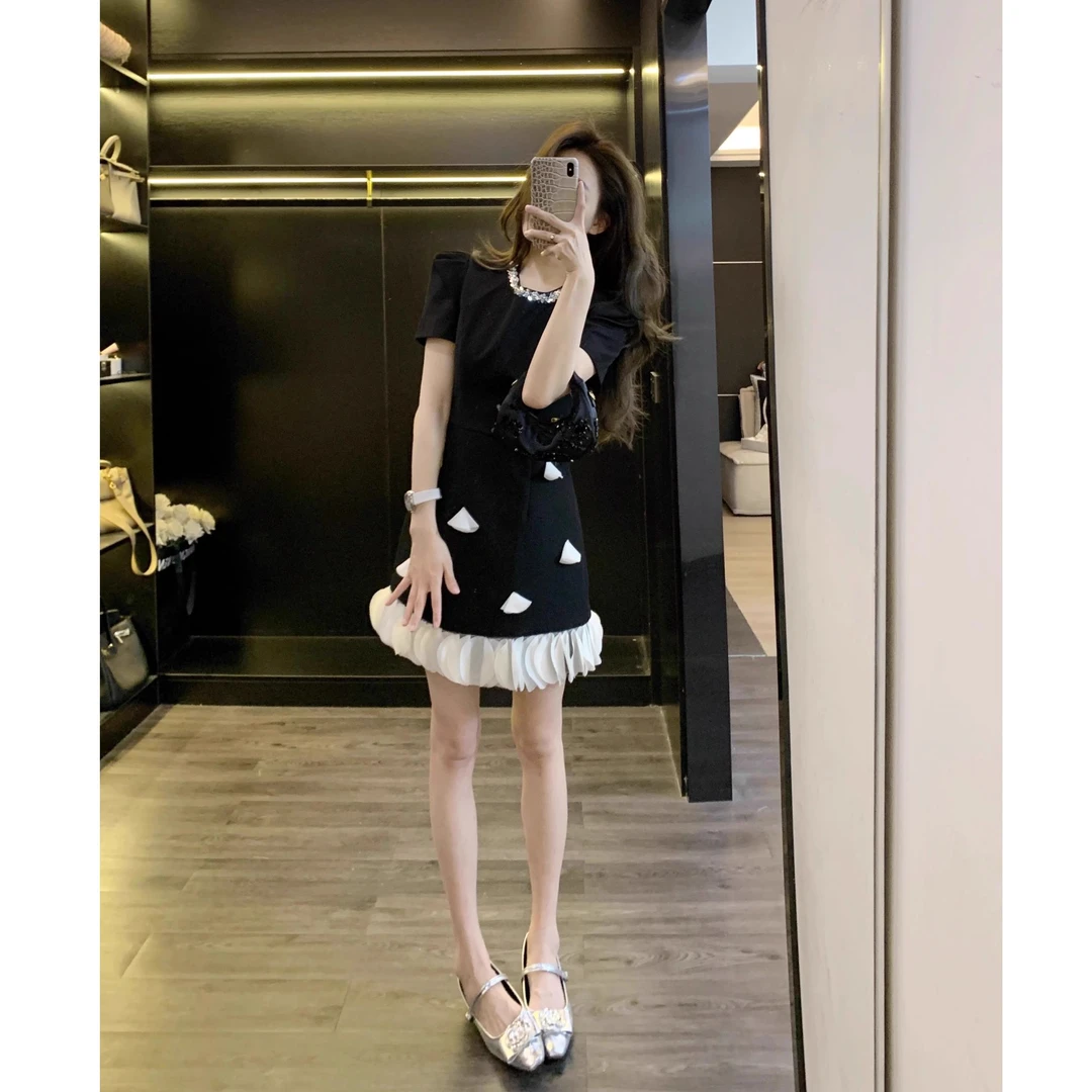 Leathercat今年流行的漂亮裙子法式小众设计感亮片短款连衣裙女夏