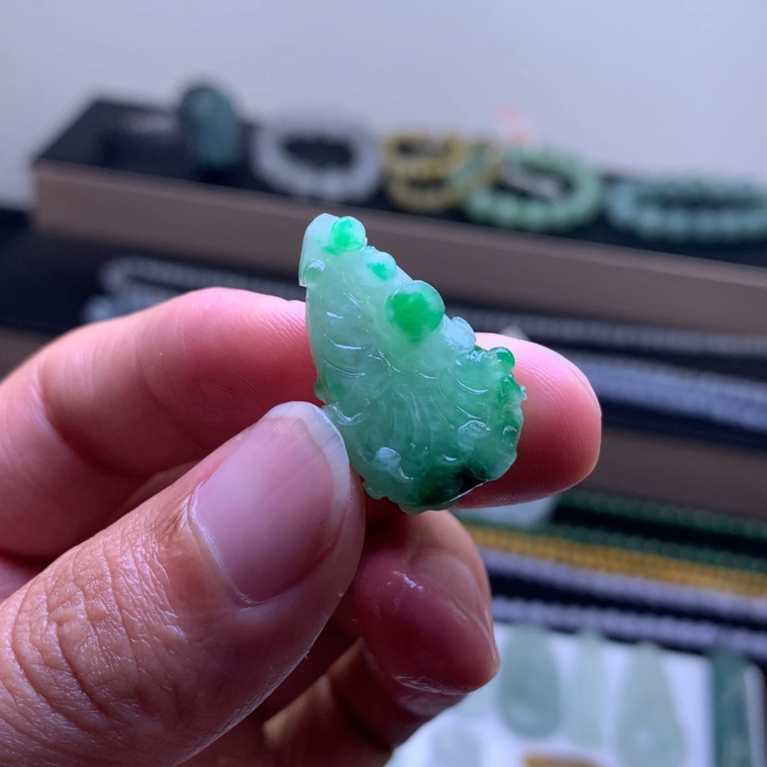 未镶嵌定制翡翠辣绿色花白菜