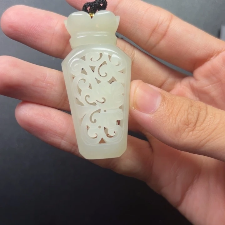 看***雨和田玉未镶嵌挂件