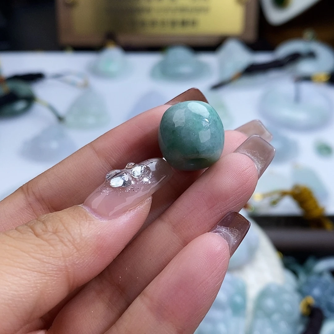 翡翠未镶嵌颈饰75