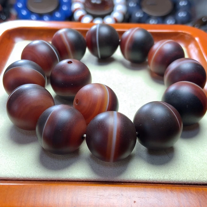 未镶嵌手串玛瑙/玉髓黑红半盆一线