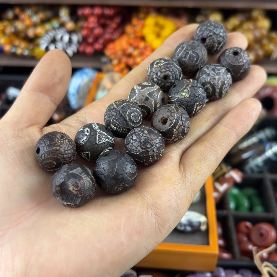 等***形玛瑙/玉髓颈饰未镶嵌