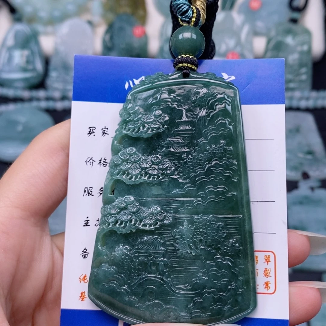 翡翠未镶嵌颈饰山水