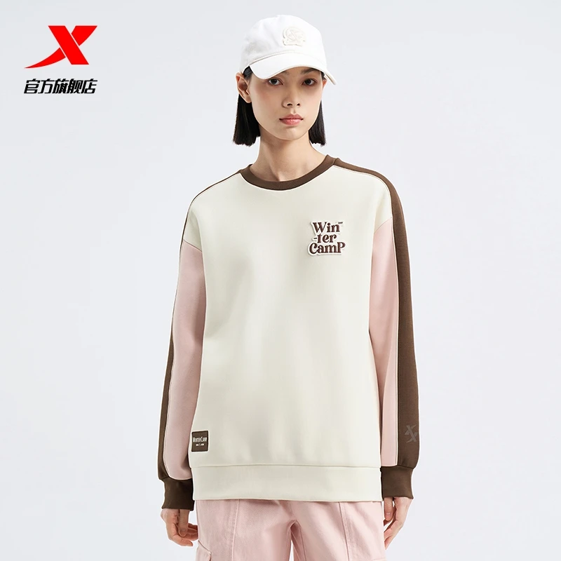 特步套头运动衣女款冬季圆领印花卫衣女套头休闲街头拼接潮流长袖