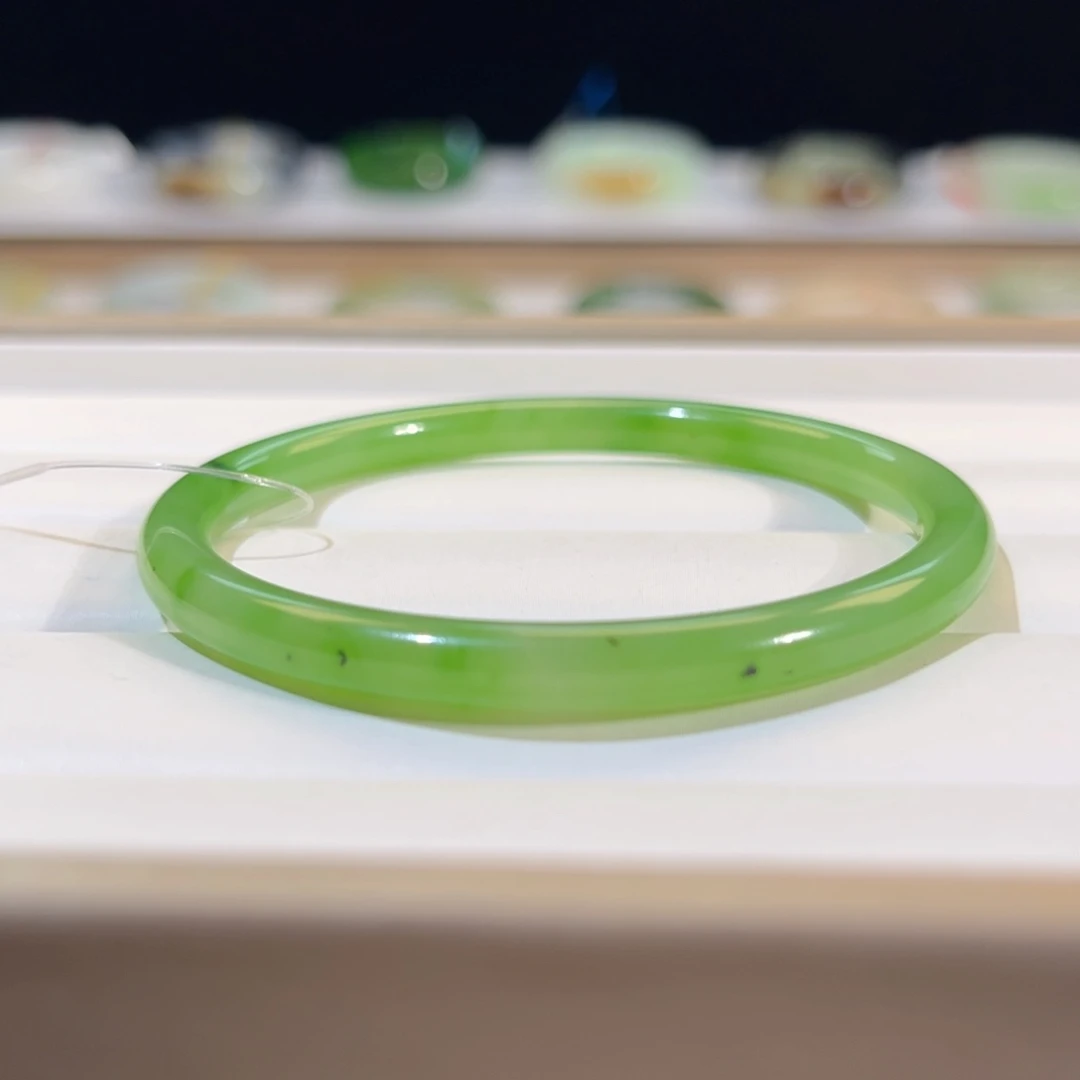 麦***可和田玉未镶嵌手镯