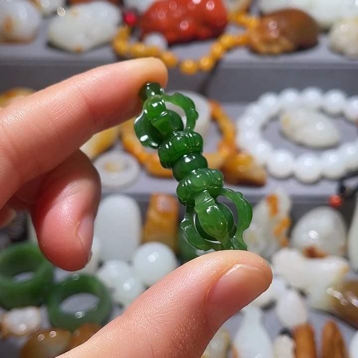 小***画和田玉未镶嵌车挂