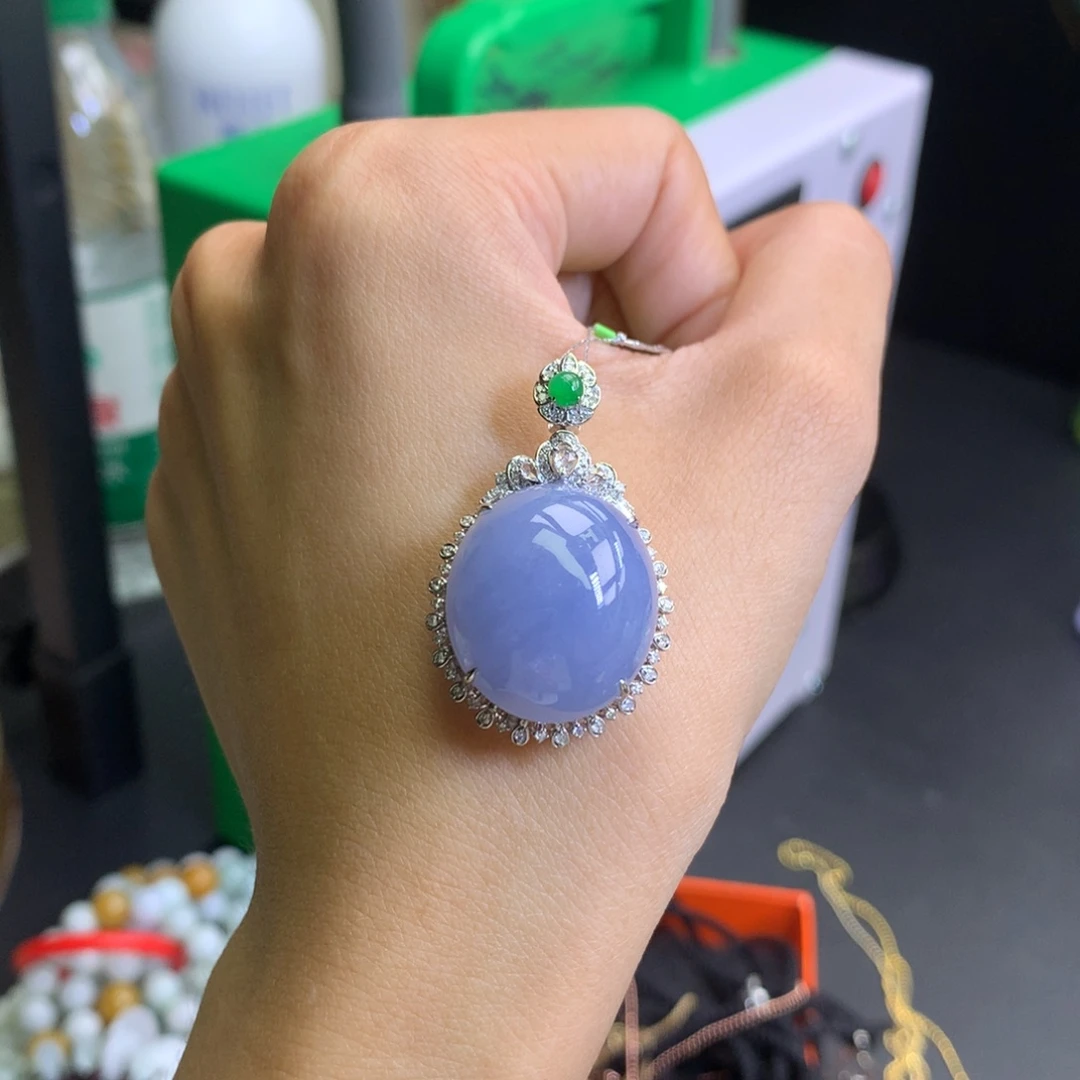 芸***芸翡翠18K金镶嵌颈饰