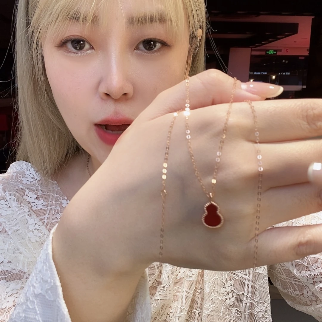 玛瑙/玉髓18K金镶嵌颈饰葫芦k枚