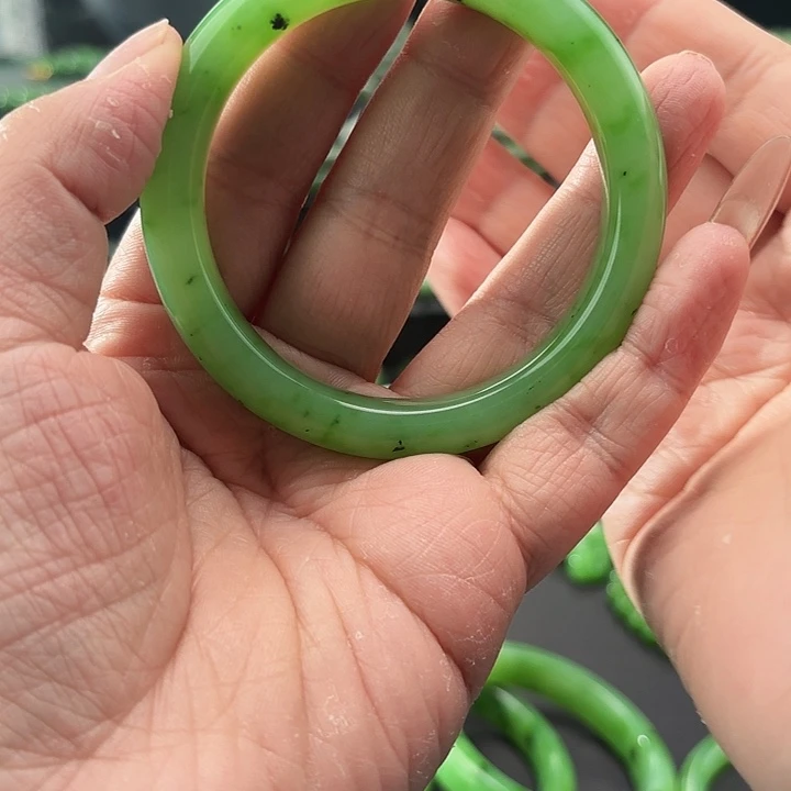 a***o和田玉（碧玉）手镯未镶嵌