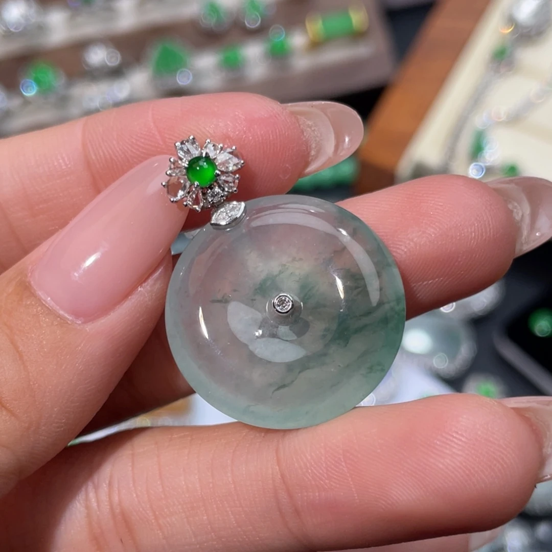 翡翠18K金镶嵌颈饰