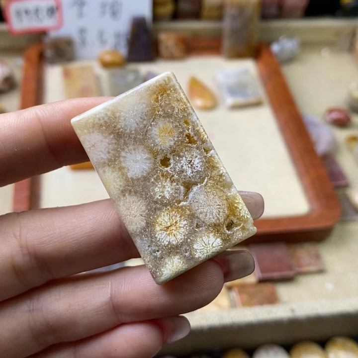 石英岩玉合金颈饰