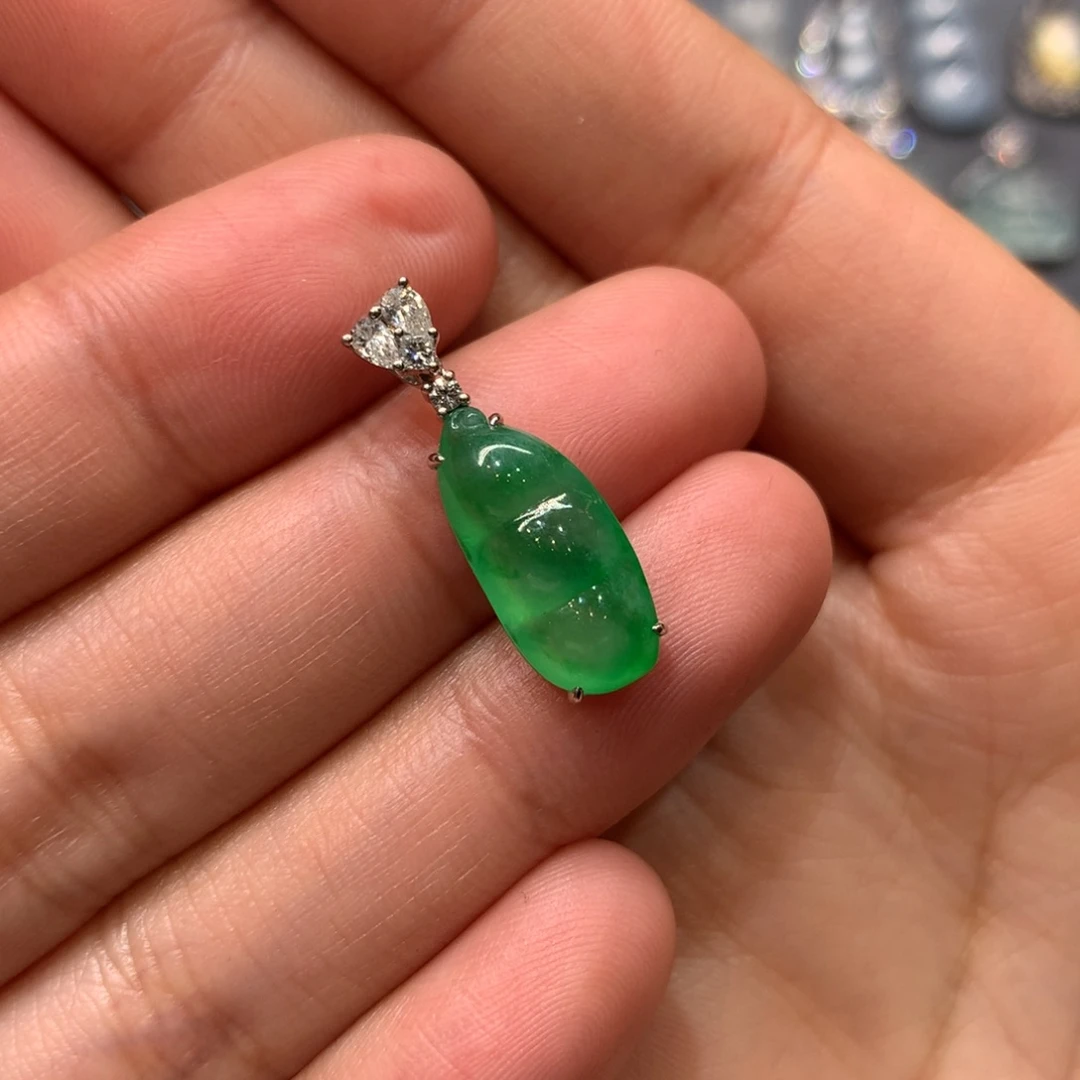 翡翠颈饰18K金镶嵌吊坠