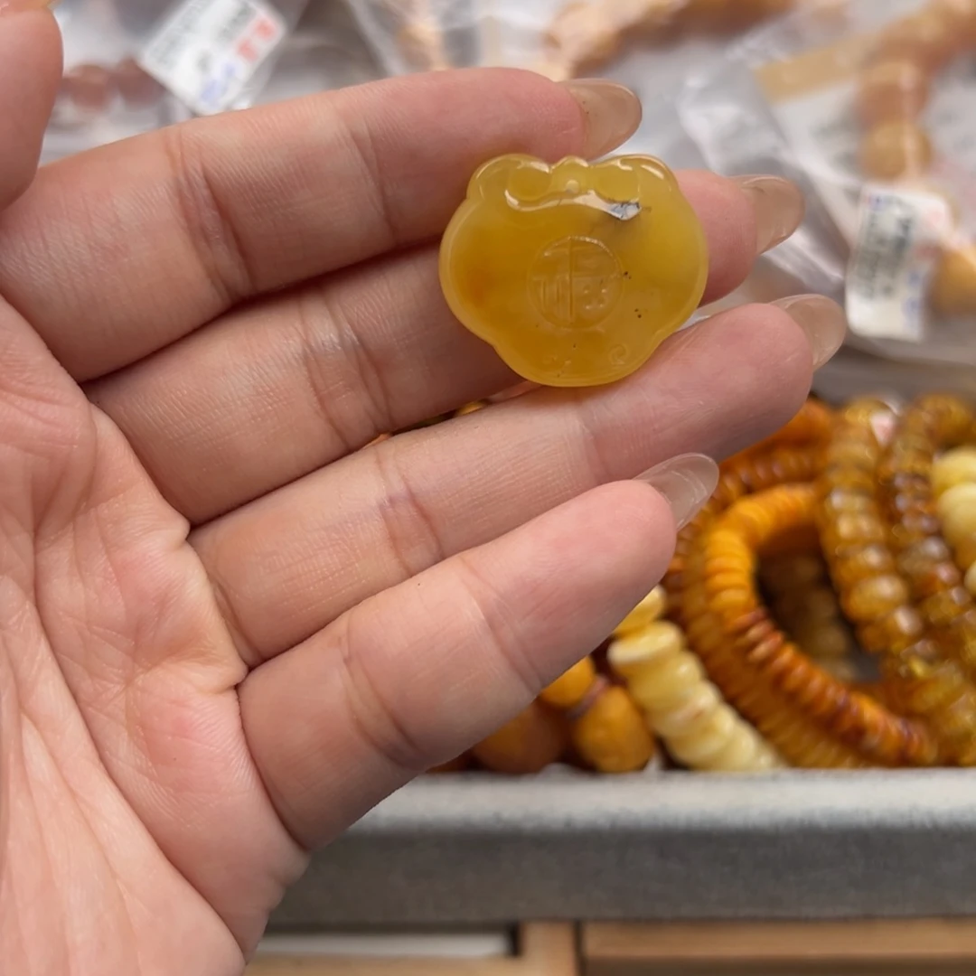 未镶嵌琥珀珠宝奇石