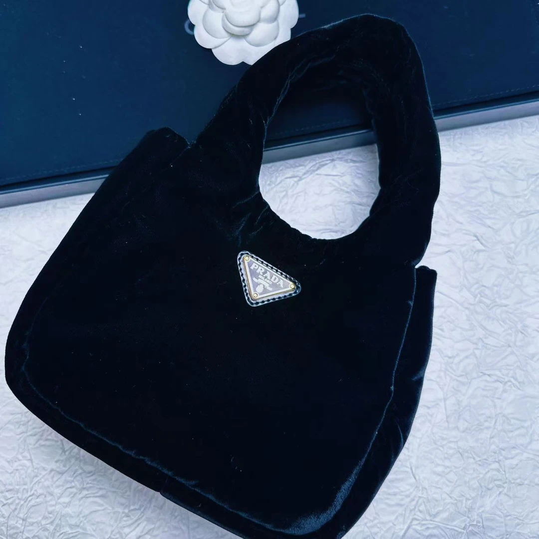 99新 Prada/普拉达 Prada24ss秋冬新款滑雪系列黑色丝绒HOBO包