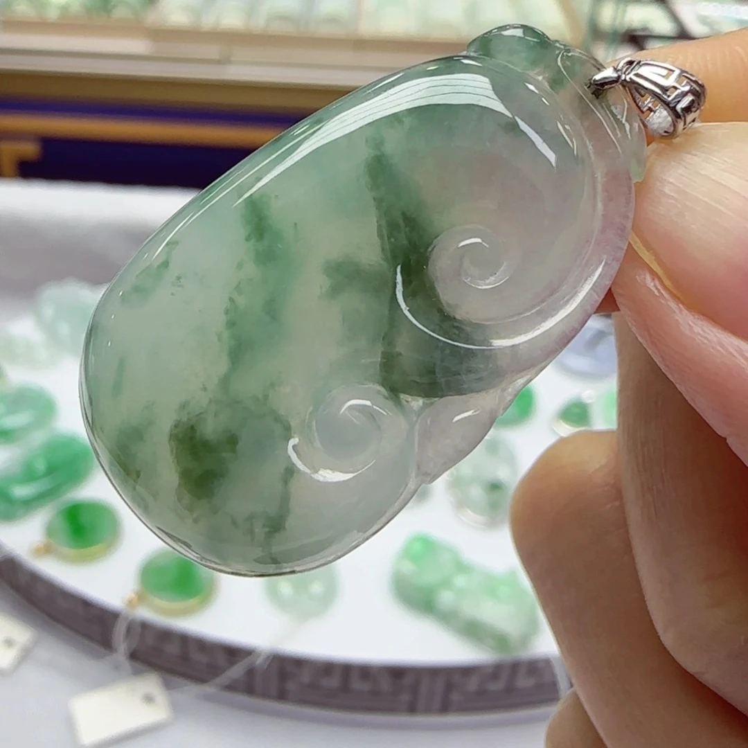 颈饰18K金镶嵌翡翠如意