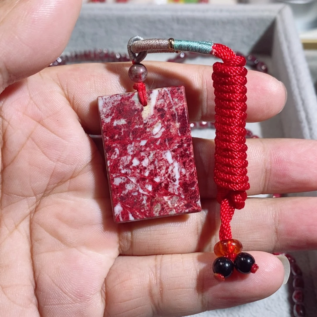 天然辰砂原石无事牌