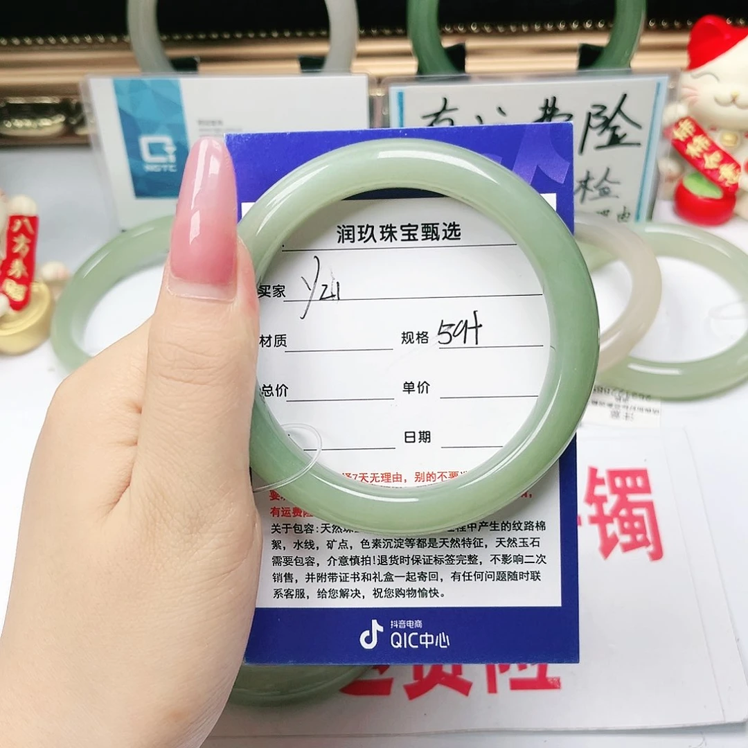 和田玉手镯未镶嵌露*