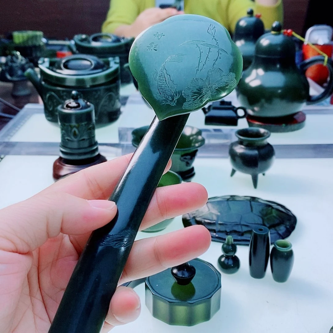 未镶嵌和田玉把件微瑕