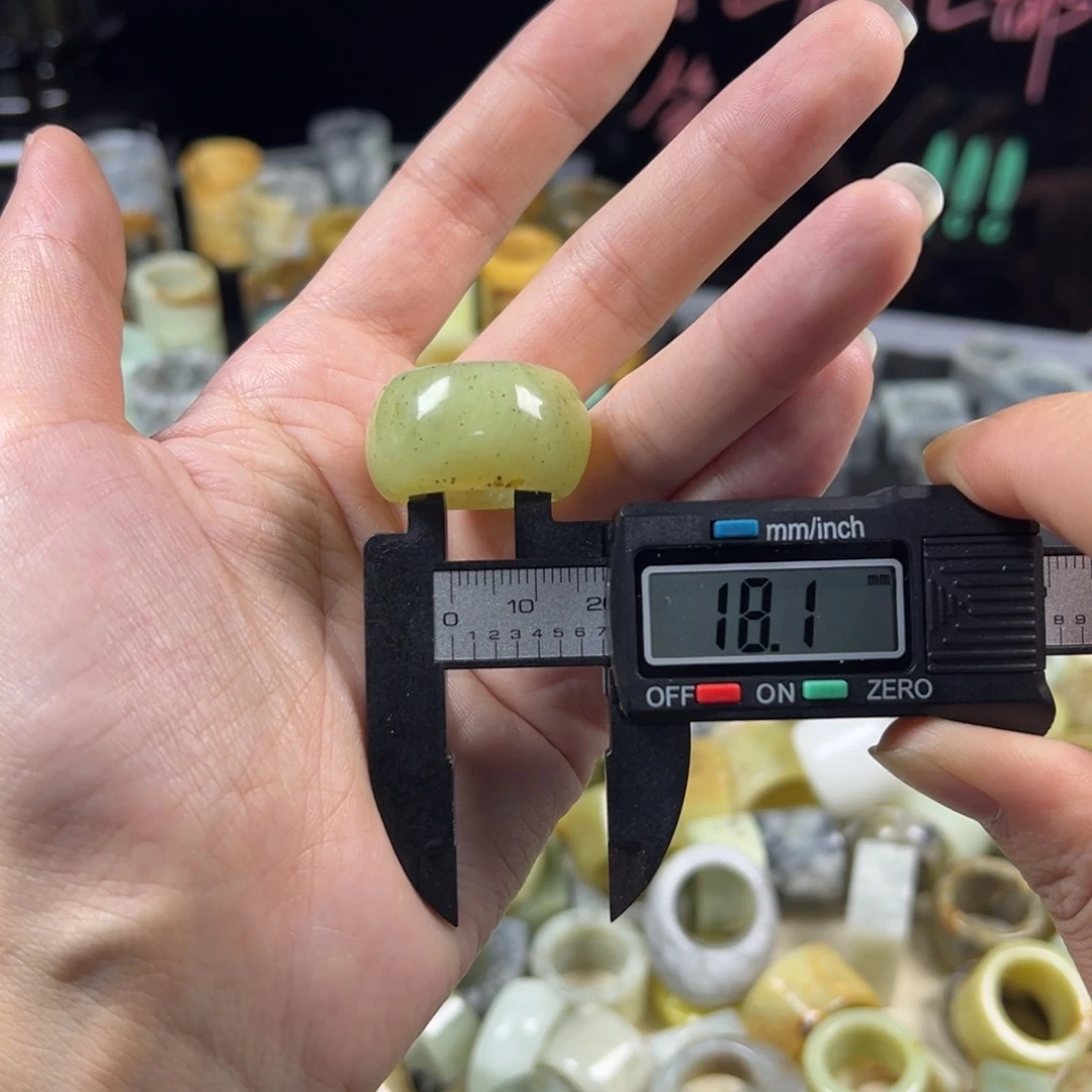 蛇纹石玉未镶嵌戒指