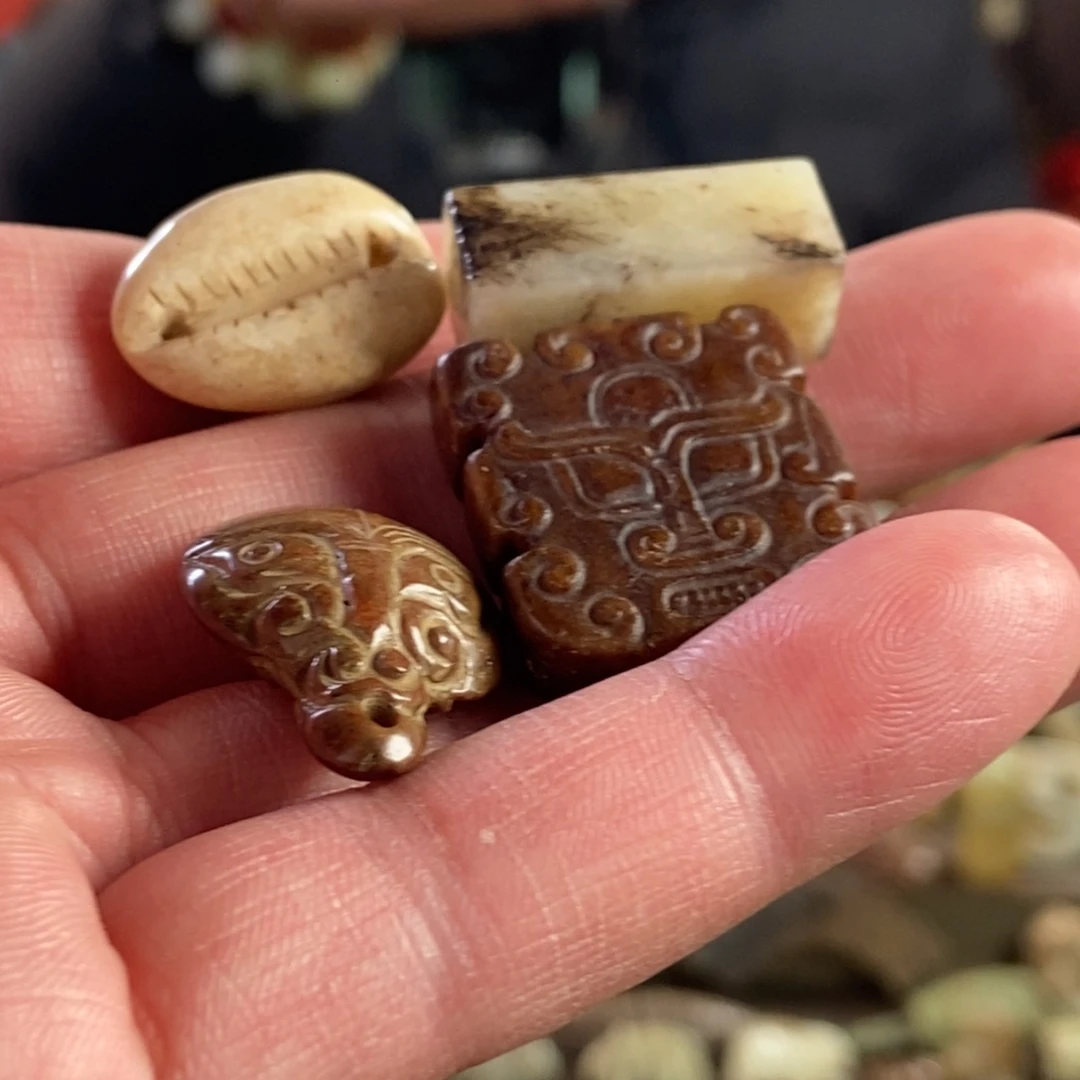 和田玉挂件未镶嵌郭*刀