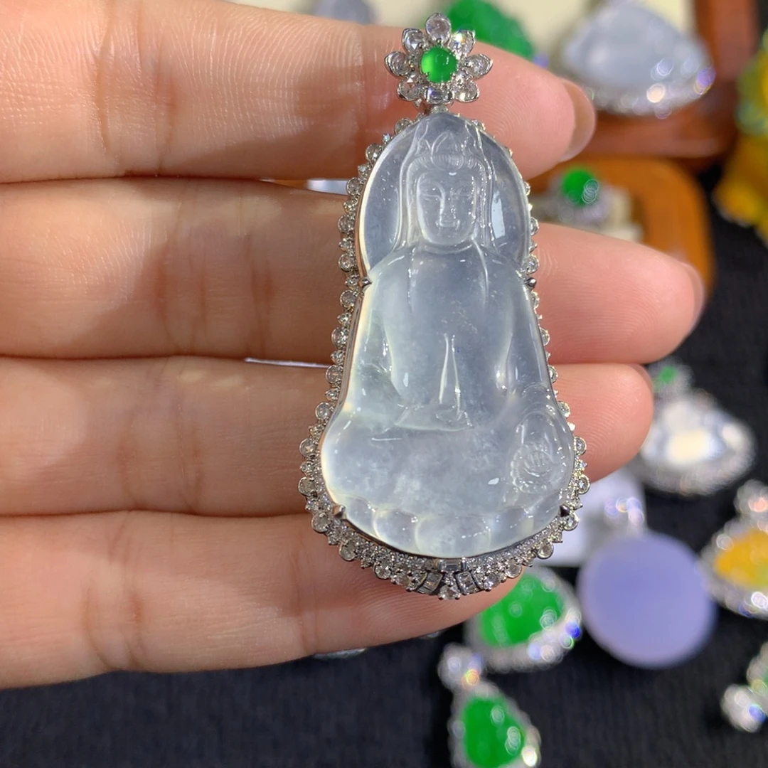 侯***翡翠18K金镶嵌颈饰