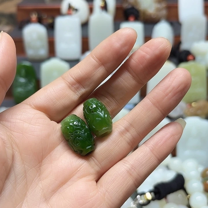 事***心和田玉未镶嵌颈饰