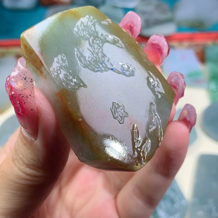 颈饰未镶嵌翡翠好