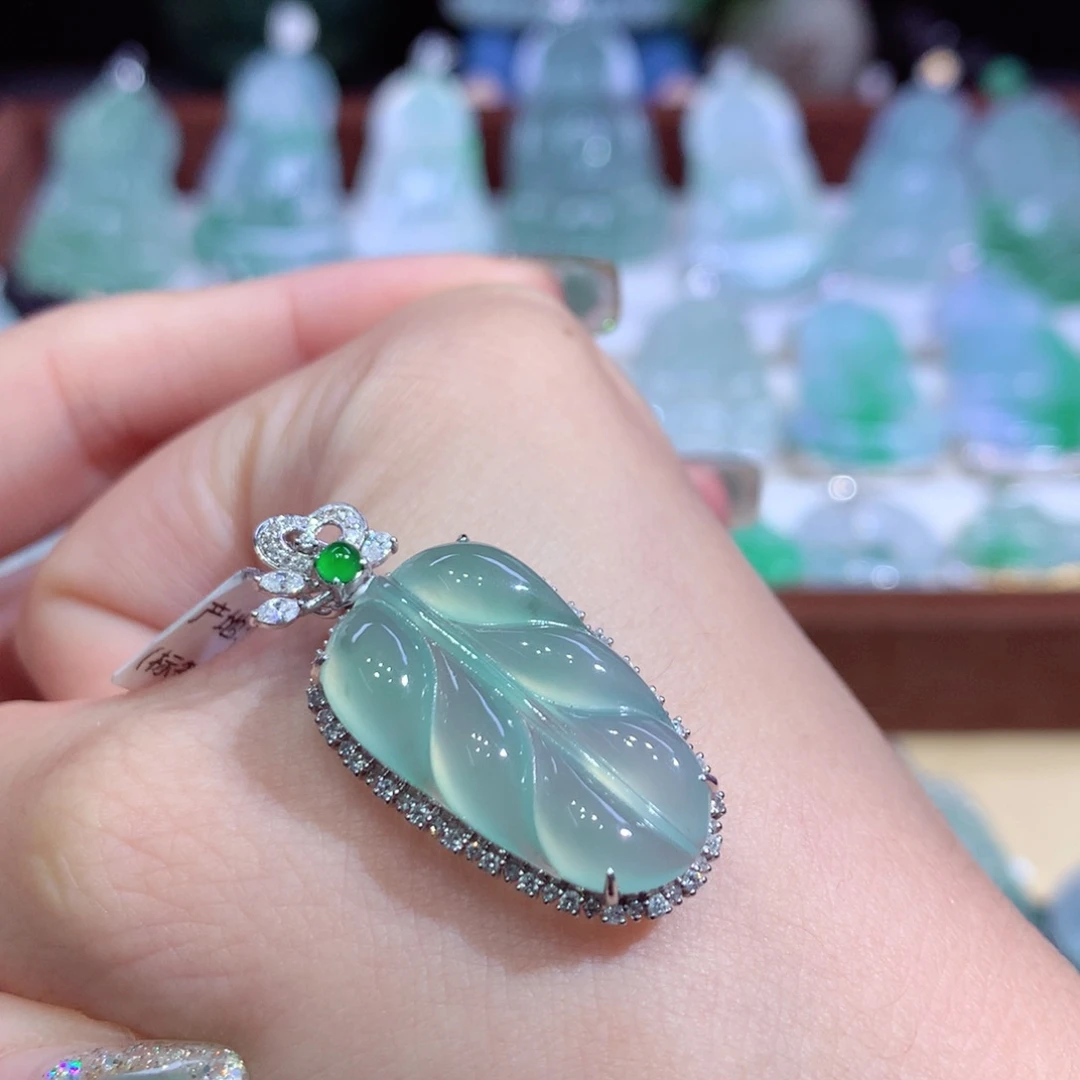 翡翠18K金镶嵌吊坠(不含链)天然缅甸A货翡翠揭阳工叶