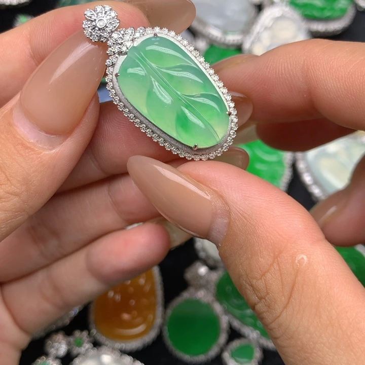 翡翠18K金镶嵌吊坠(不含链)