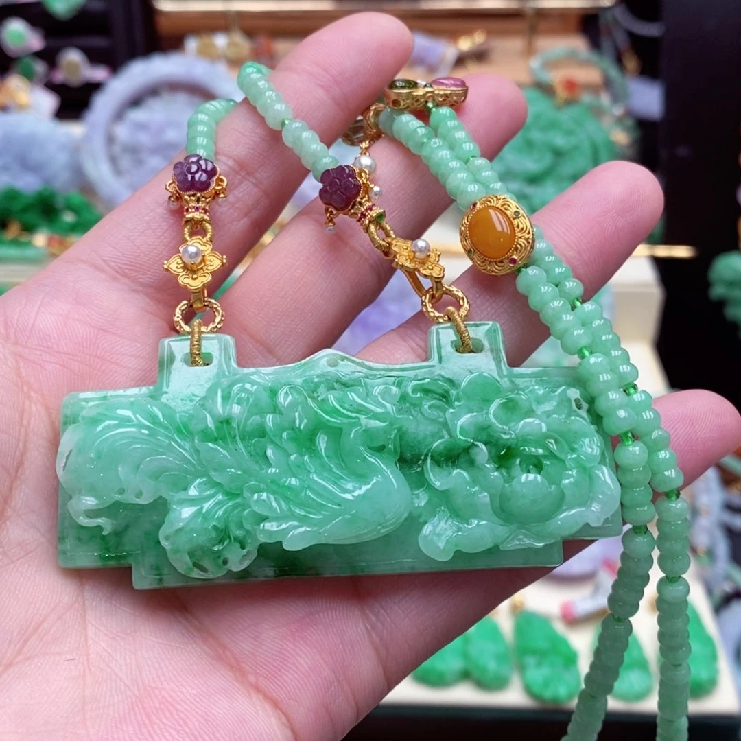 颈饰未镶嵌翡翠一**娘翡翠吊坠