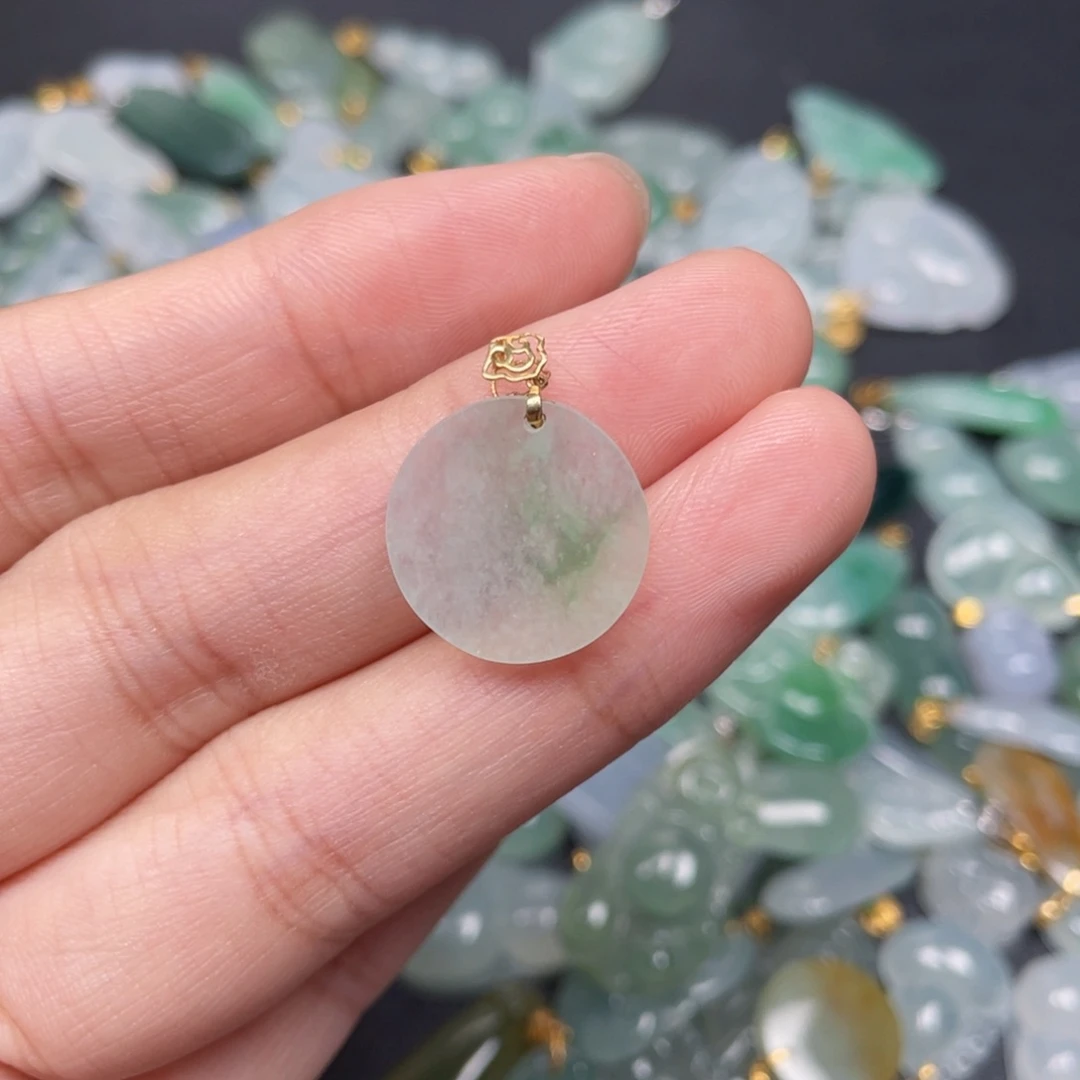 翡翠颈饰18K金镶嵌翡翠