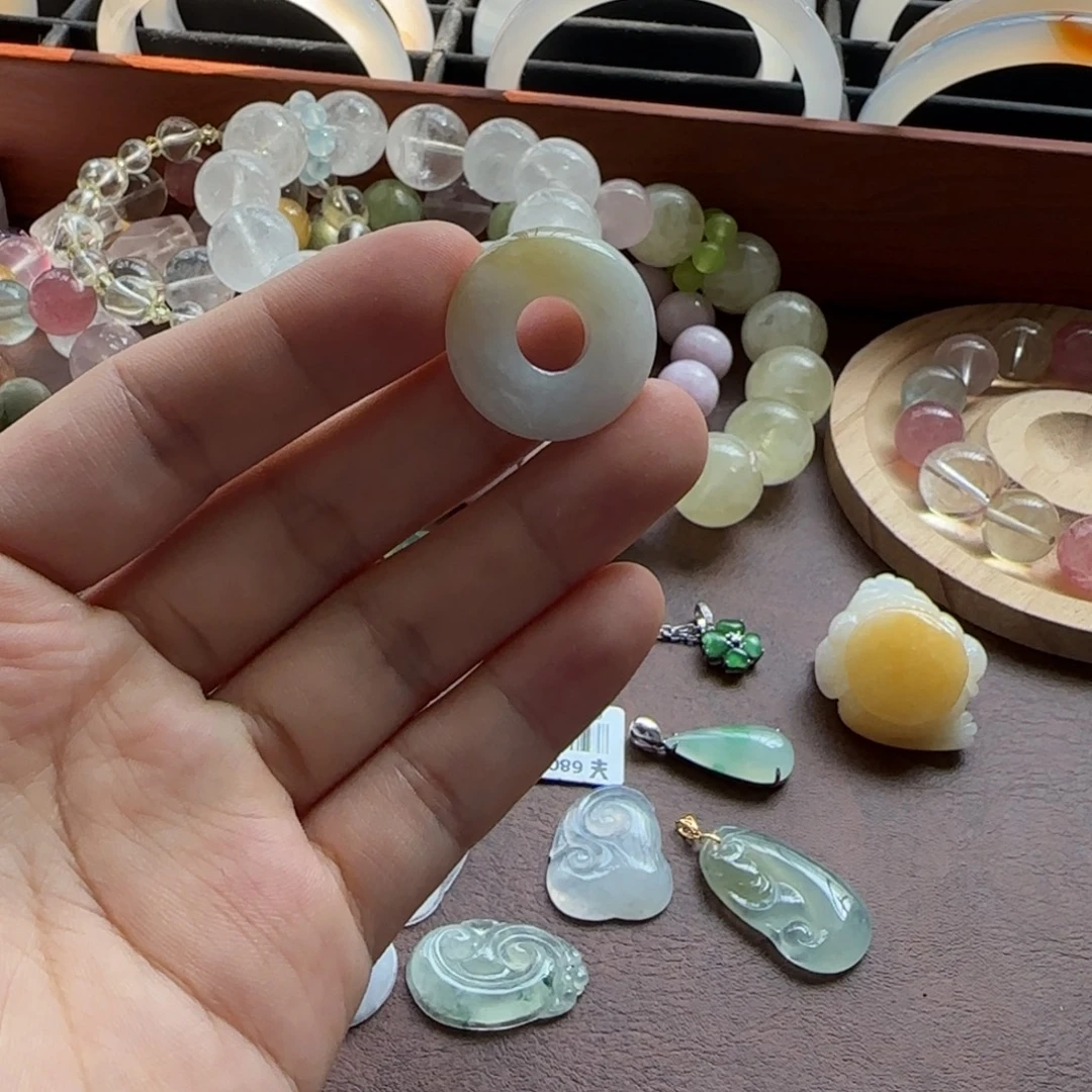 颈饰未镶嵌翡翠玉玦