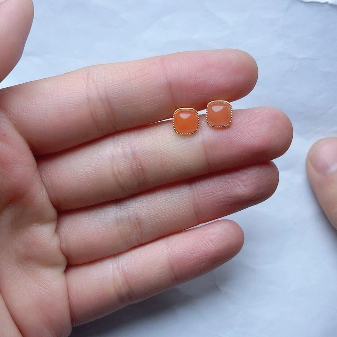 南红玛瑙耳钉。k k银S925镶嵌