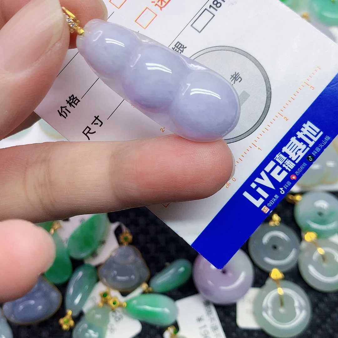 翡翠未镶嵌颈饰豆子