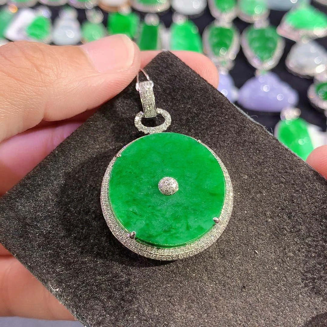 翡翠18K金镶嵌吊坠(赠链)