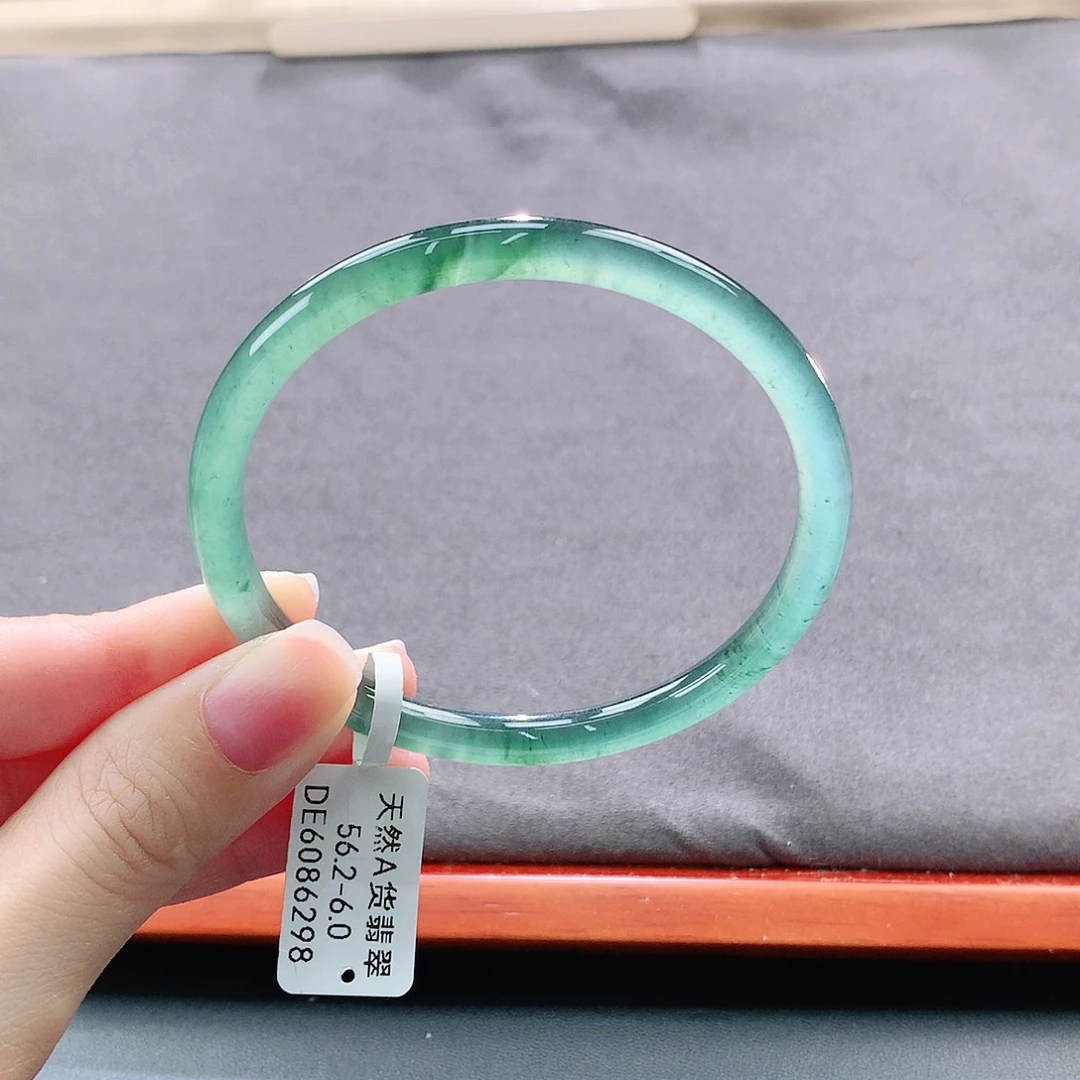 翡翠手镯未镶嵌天然