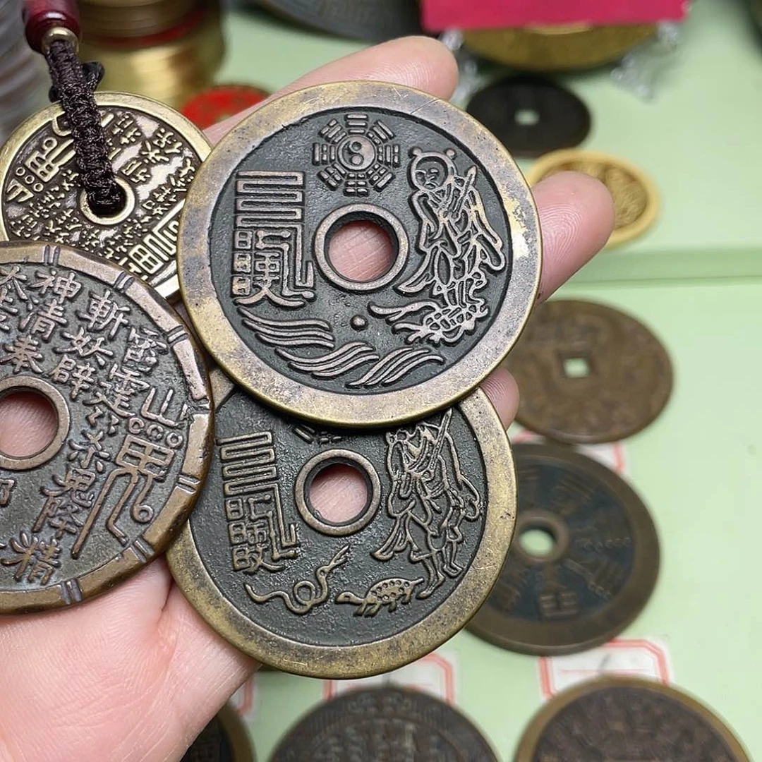 铜穿**季一物一拍，现场下单