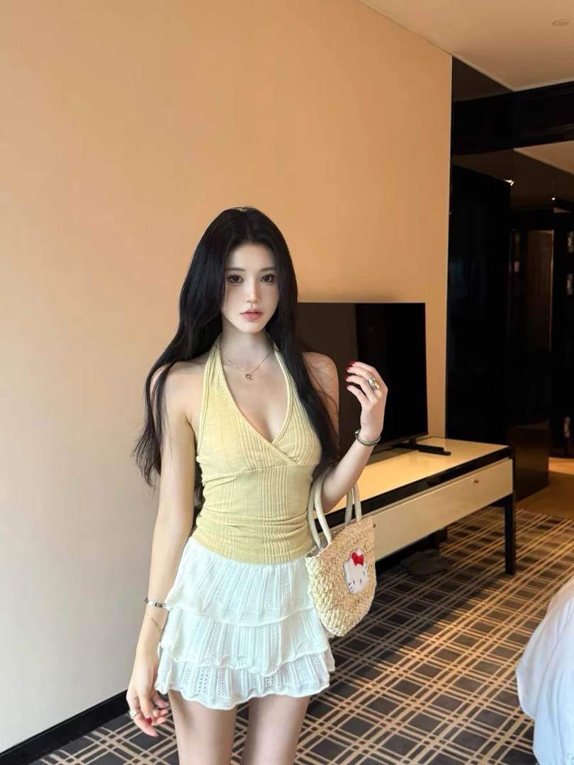 夏季新款纯欲慵懒风女装交叉v领针织背心辣妹挂脖吊带设计感短裙