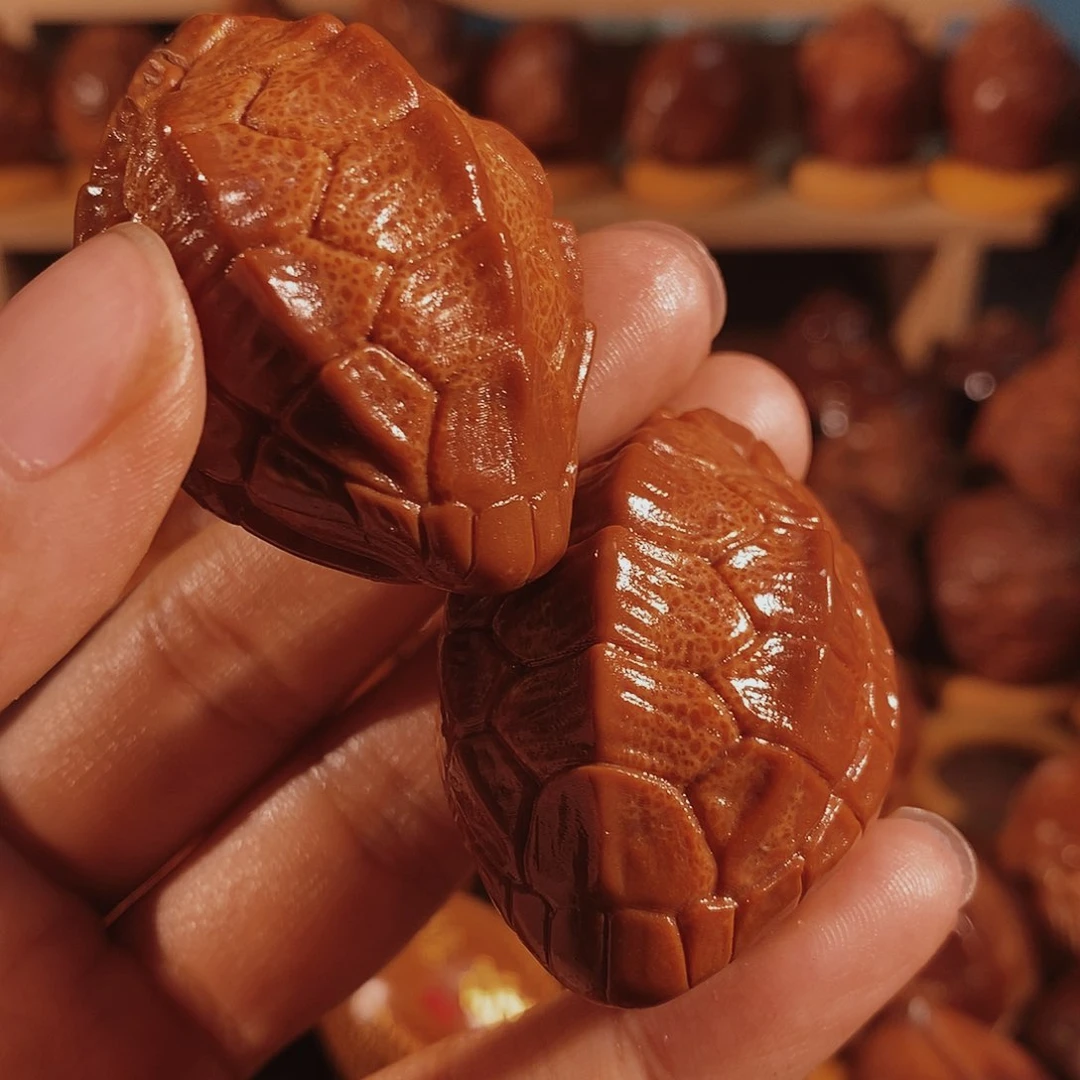 橄榄核把件王***糖龙脊富甲