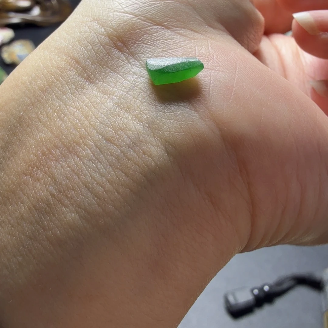 翡翠散珠阳绿翡翠