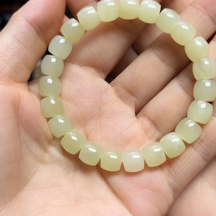 吊坠(赠链)未镶嵌和田玉（墨玉）卡9直切