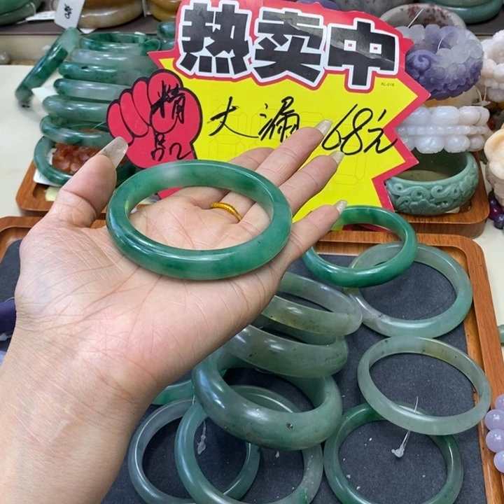 未镶嵌手镯石英质玉瓈****竡